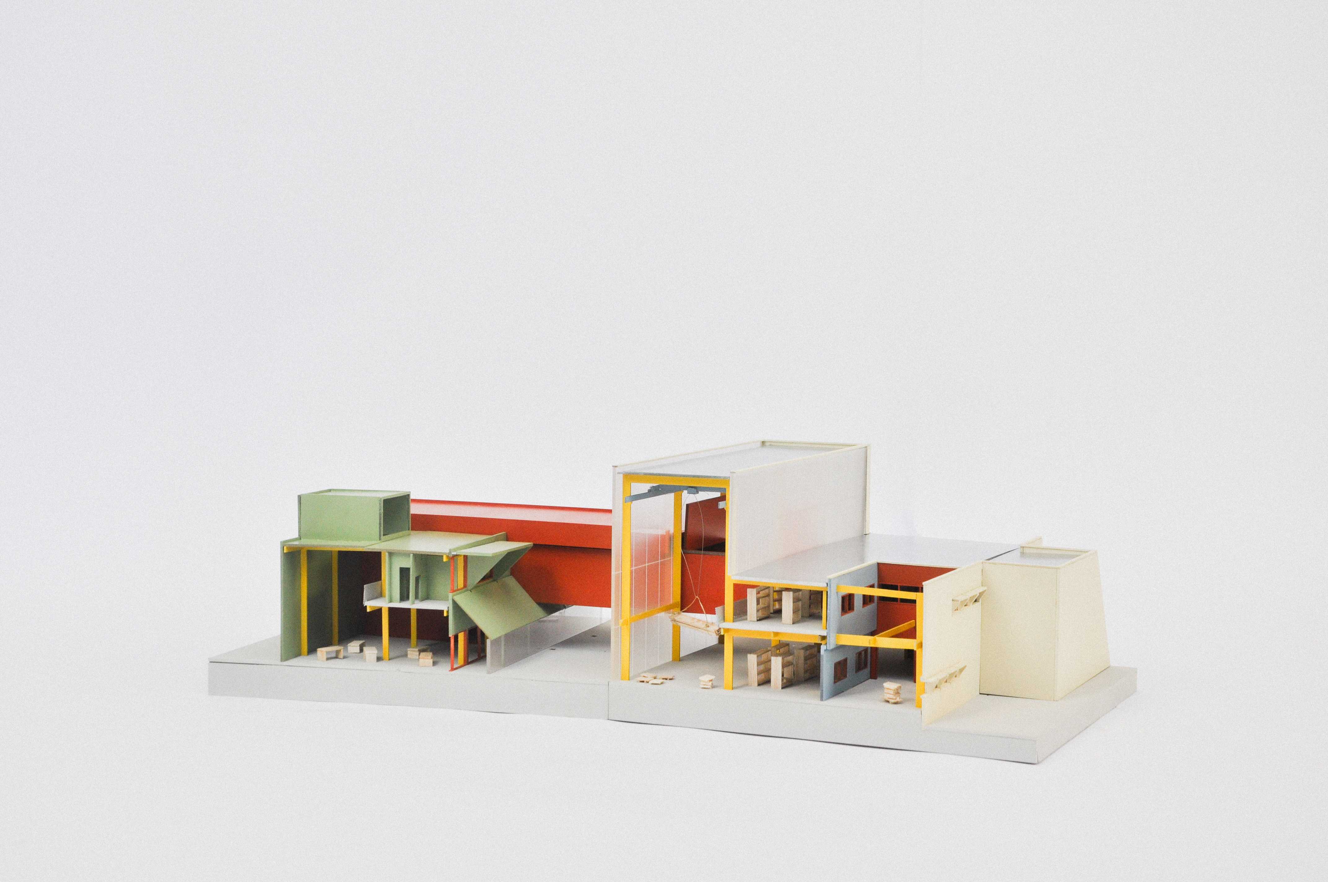 1:100 Model